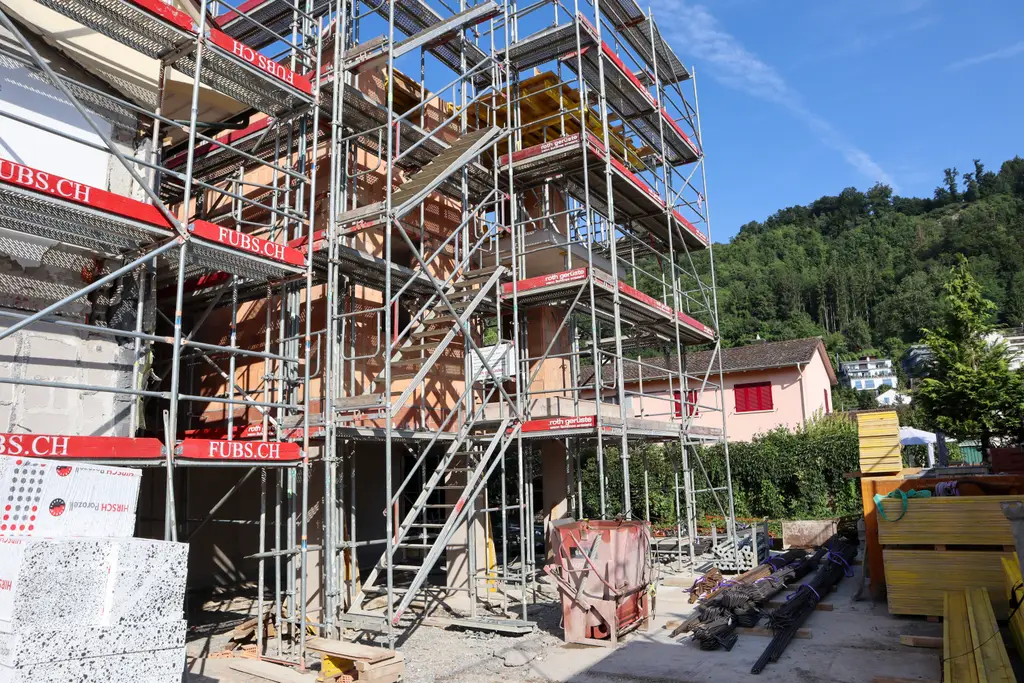 2 modernisierte Wohnungen in bestehendem Mehrfamilienhaus zu vermieten