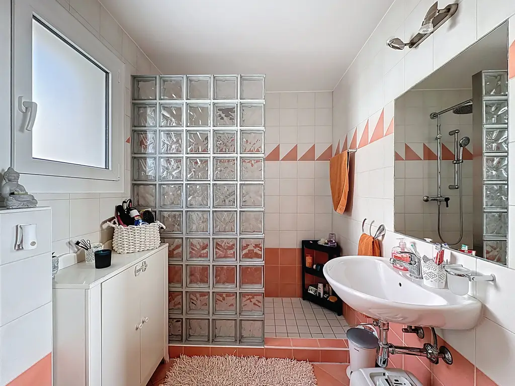 Une propriété unique entre ciel, lac et montagnes