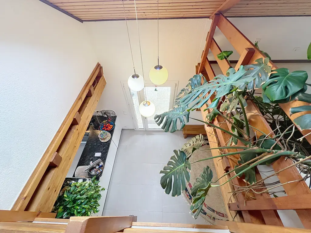 Spacieuse maison soigneusement rénovée, avec studio indépendant, dans un écrin de verdure !
