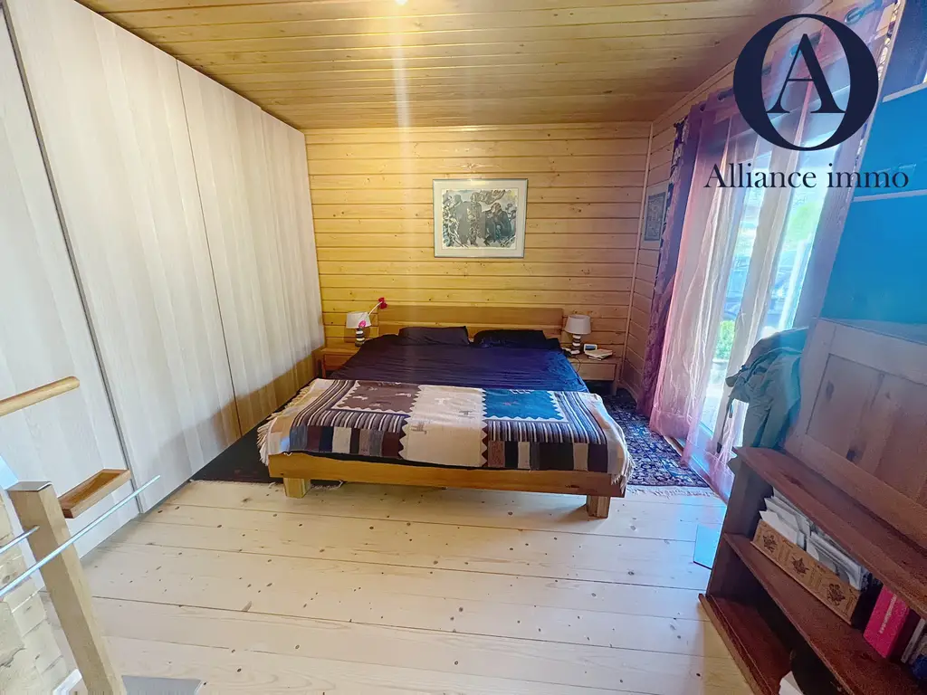Un coin de paradis à 50 mètres du lac de Neuchâtel – Maison en bois massif 3.5 pièces – 120 m²