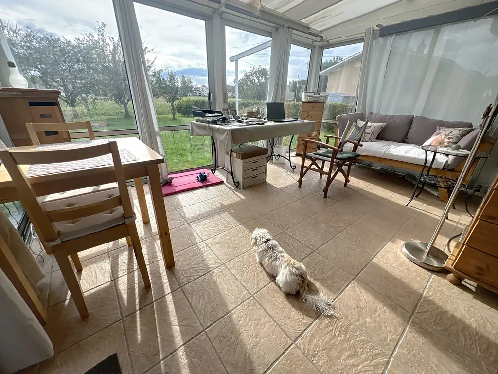 Au cœur d’Yvonand – Charmante maison de 3,5 pièces avec jardin verdoyant et terrasse ensoleillée à remettre au goût du jour