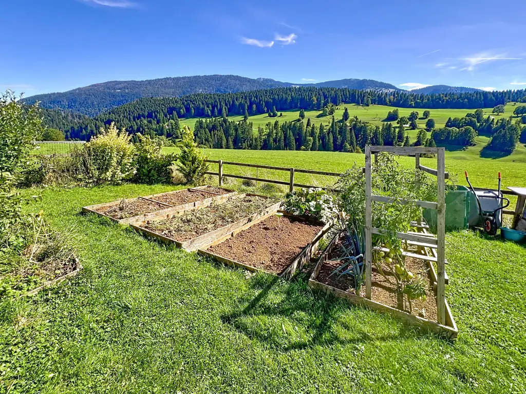 2 maisons familiales réunies sous un même toit – Une vue à couper le souffle !