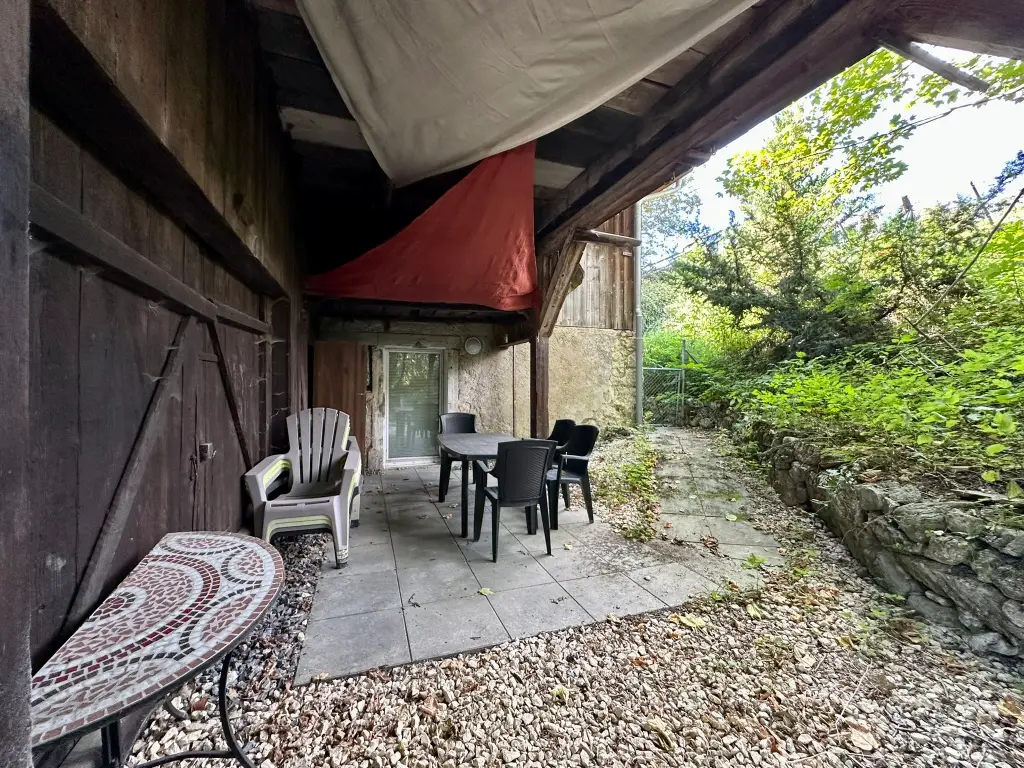 Maison de caractère avec rural et verger au c?ur du village