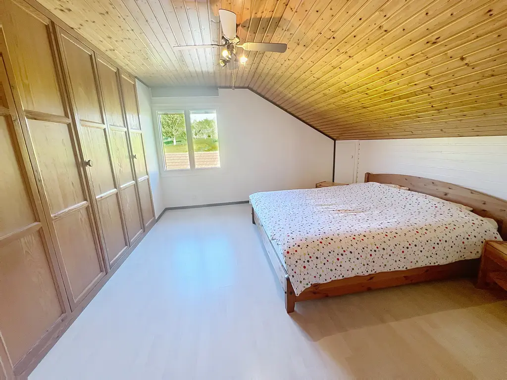 Spacieuse maison soigneusement rénovée, avec studio indépendant, dans un écrin de verdure !