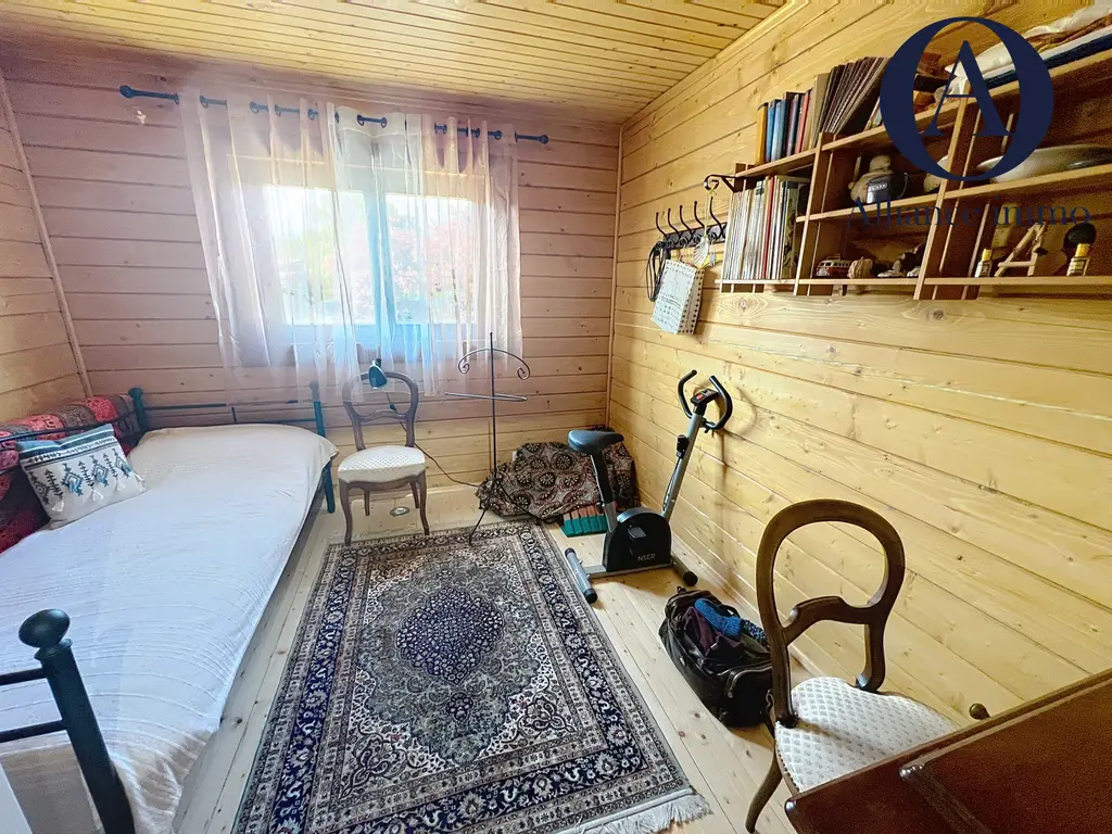 Un coin de paradis à 50 mètres du lac de Neuchâtel – Maison en bois massif 3.5 pièces – 120 m²