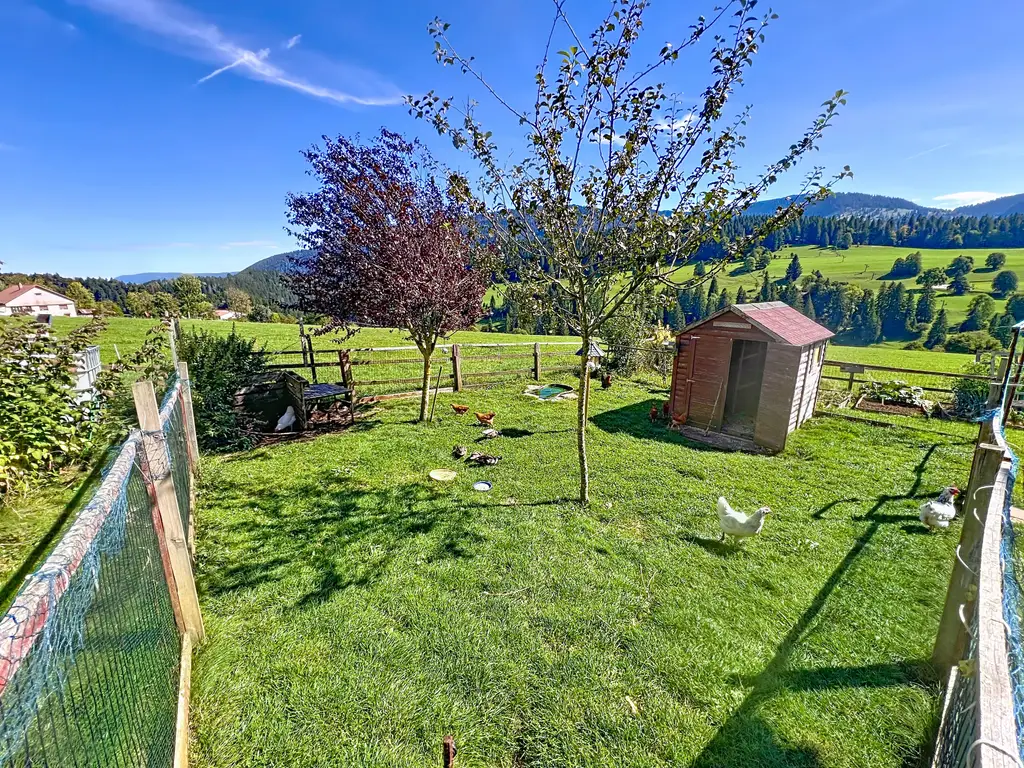 2 maisons familiales réunies sous un même toit – Une vue à couper le souffle !