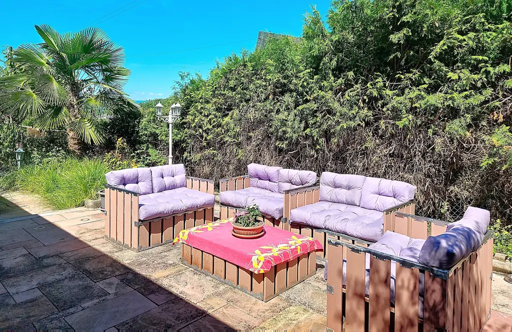 Villa 7,5 p  Corcelles-près-Payerne (VD) – Belle, chaleureuse, au calme, et dans un cocon de verdure