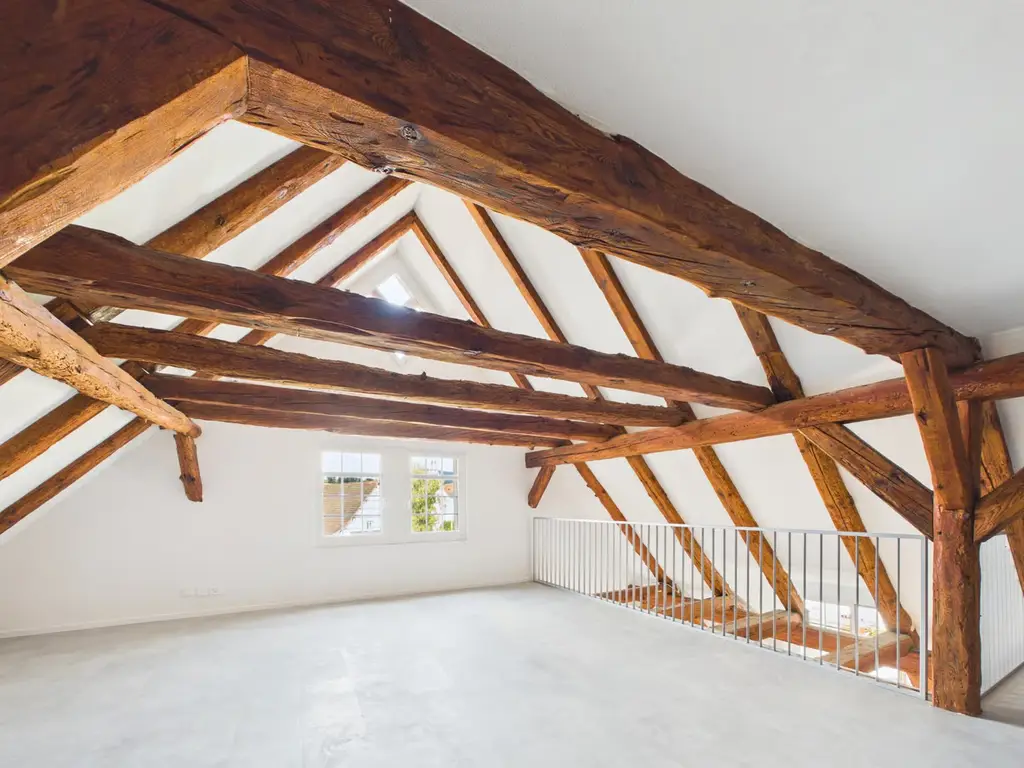 Historisches Riegelwerk trifft auf kernsanierten Wohnkomfort mit drei Wohnebenen und grosszügigem Balkon