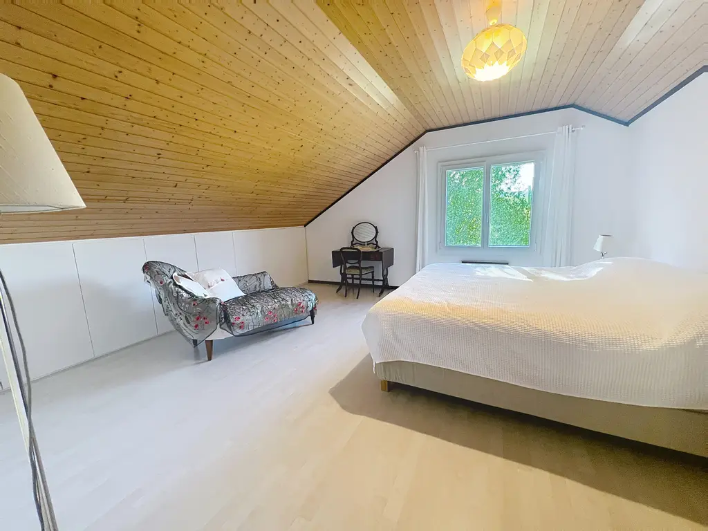 Spacieuse maison soigneusement rénovée, avec studio indépendant, dans un écrin de verdure !