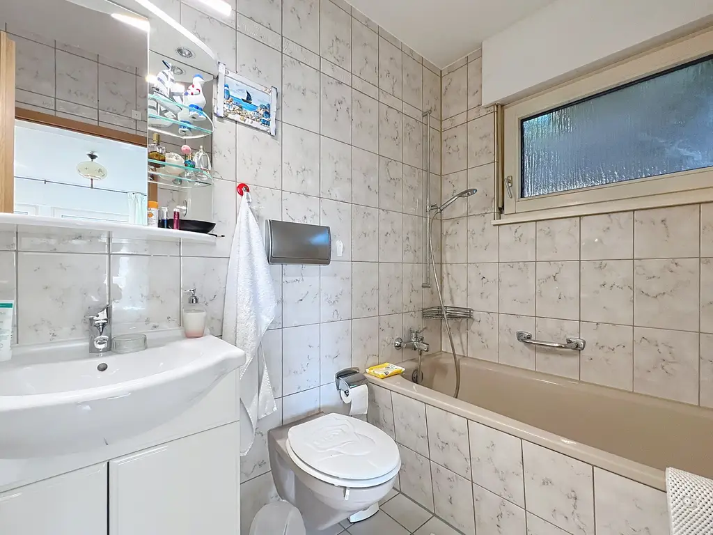 Villa familiale  avec 2 appart de 4.5 et 3.5 – 2 studios, un local atelier et grande parcelle