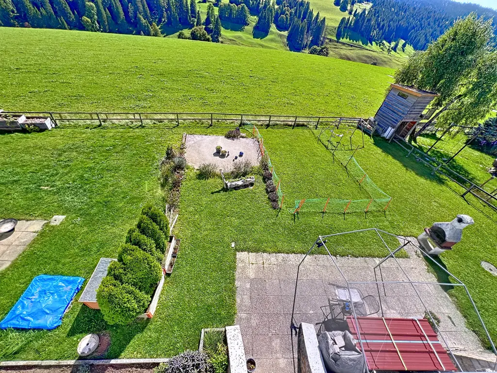 2 maisons familiales réunies sous un même toit – Une vue à couper le souffle !