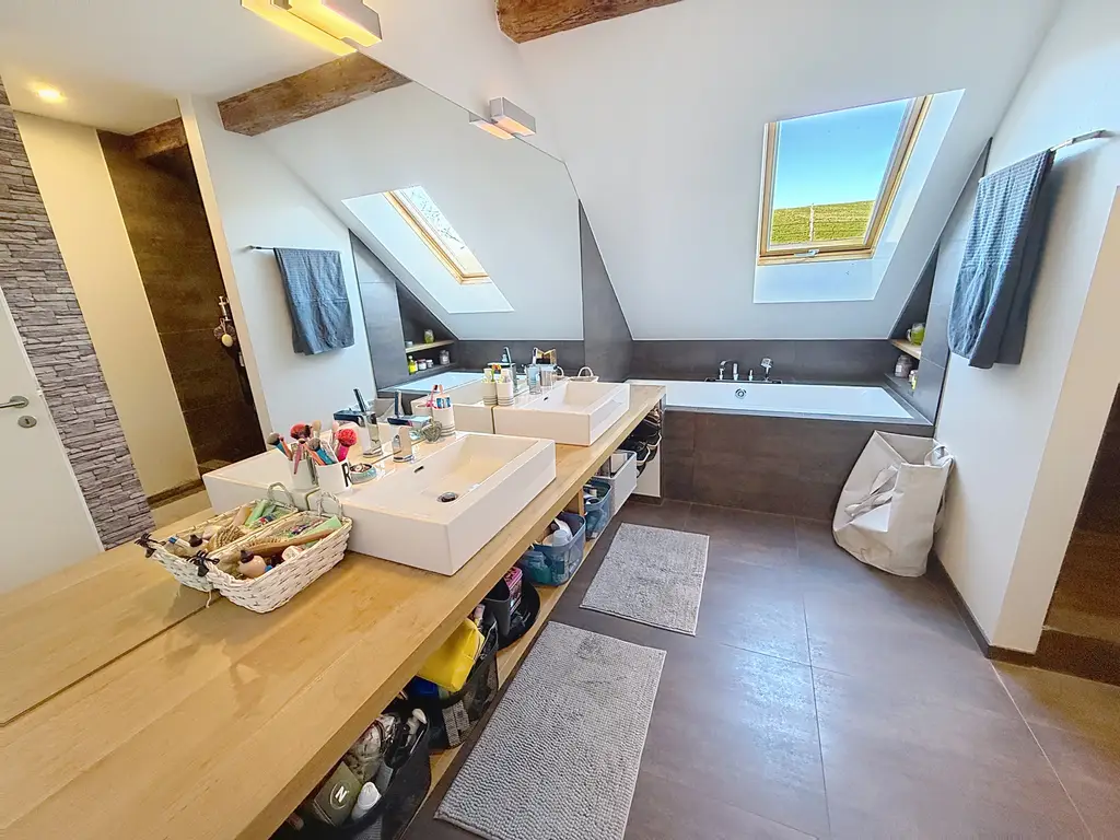 À 10 minutes d’Épalinges – Élégance rurale &amp; art de vivre transformé en 3 maisons