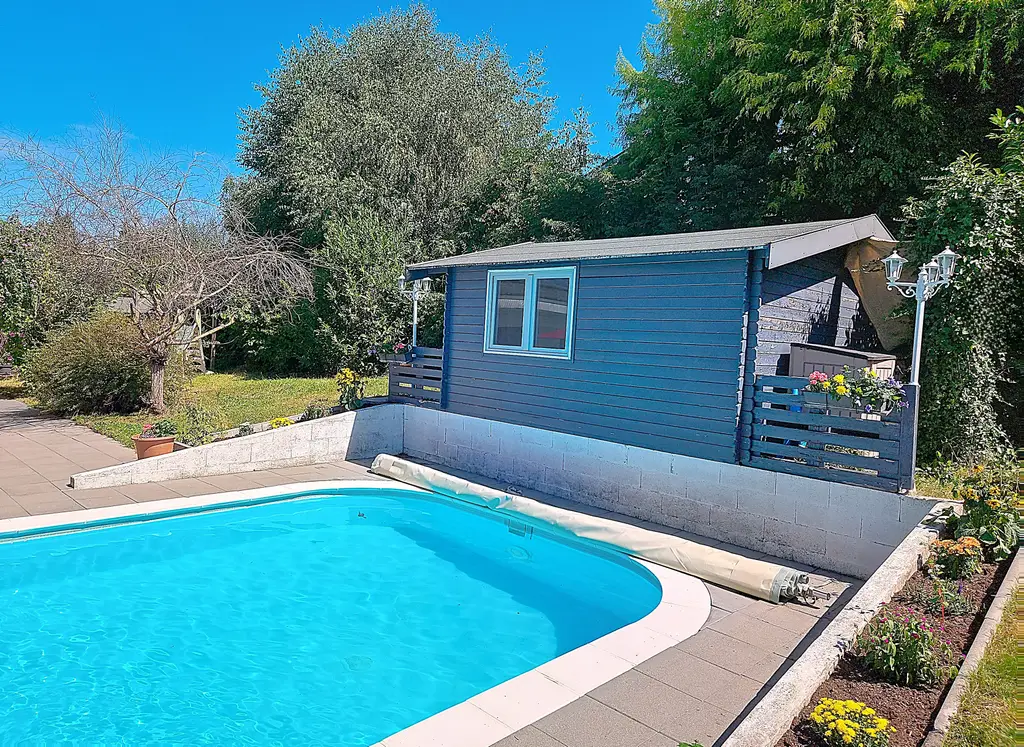 Villa 7,5 p  Corcelles-près-Payerne (VD) – Belle, chaleureuse, au calme, et dans un cocon de verdure