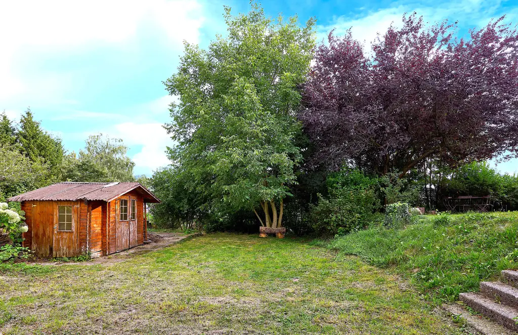 GRANDE VILLA LUMINEUSE ET AU CALME. JARDIN SUR DEUX NIVEAUX. LE MOURET (FR)