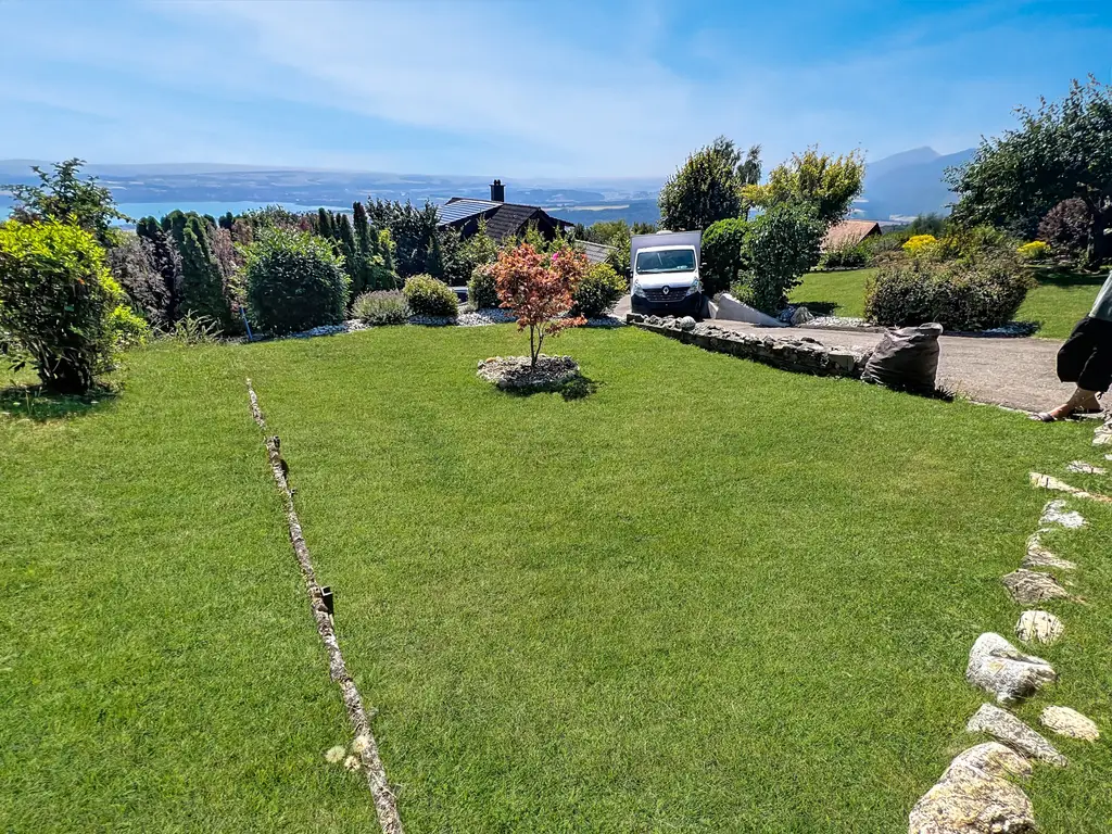 Maison individuelle avec vue panoramique sur le lac de Neuchâtel et Yverdon