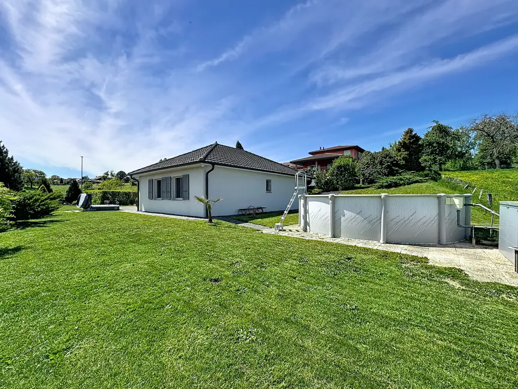 Villa de plain-pied 4.5 pièces avec piscine, jacuzzi, salle de cinéma et 3 garages box