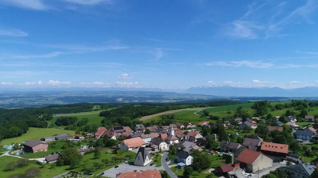 Coup de cœur assuré — Maison familiale lumineuse avec corps de ferme, grand terrain &amp; multiples possibilités