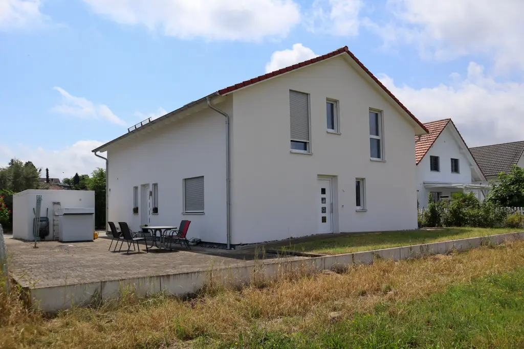 6 ½ &#8211; Zimmer-Einfamilienhaus mit 2 &#8211; Zimmer Einliegerwohnung (rollstuhlgängig) an sehr ruhiger und sonniger Lage