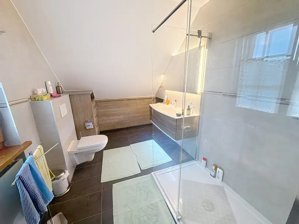Maison d’exception – Autonome, rentable et rénovée avec raffinement à Ursy
