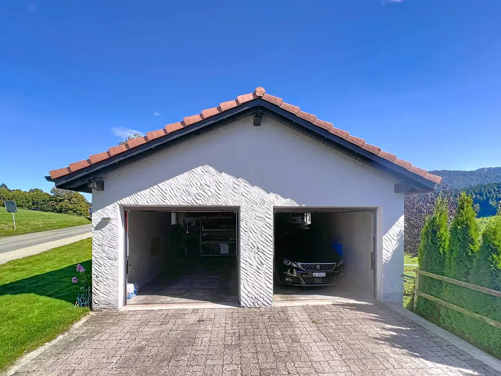 2 maisons familiales réunies sous un même toit – Une vue à couper le souffle !