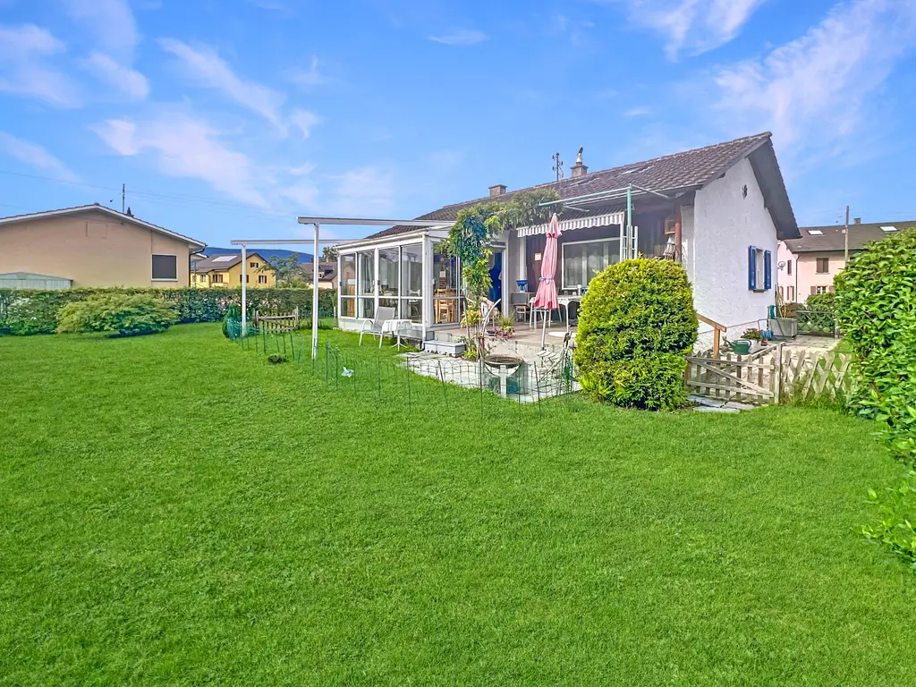 Au cœur d’Yvonand – Charmante maison de 3,5 pièces avec jardin verdoyant et terrasse ensoleillée à remettre au goût du jour