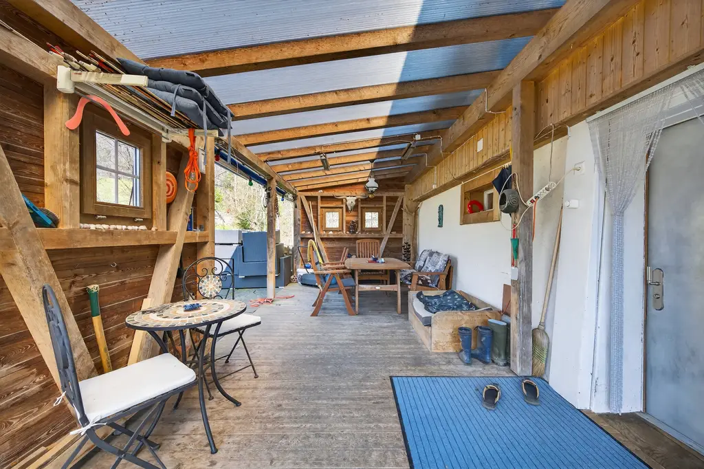 Eine Oase der Ruhe und Erholung am Necker mit Sicht auf den Wasserfall