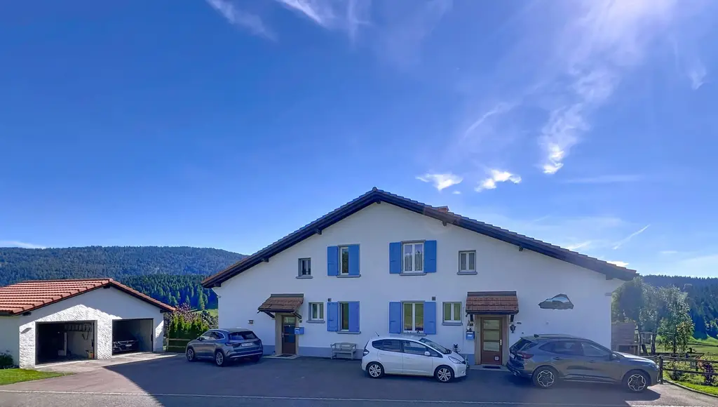 2 maisons familiales réunies sous un même toit – Une vue à couper le souffle !