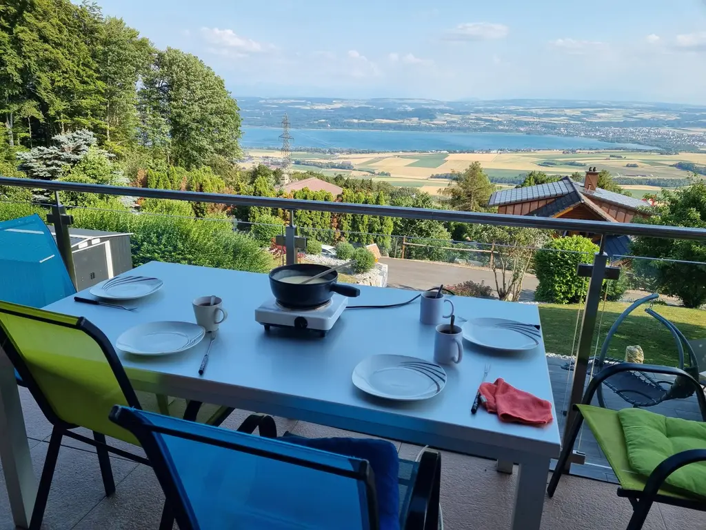 Maison individuelle avec vue panoramique sur le lac de Neuchâtel et Yverdon