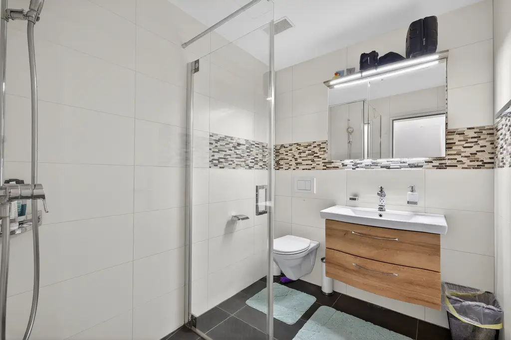 Moderne 3.5 Zimmer Gartenwohnung an sonniger Lage und See nähen