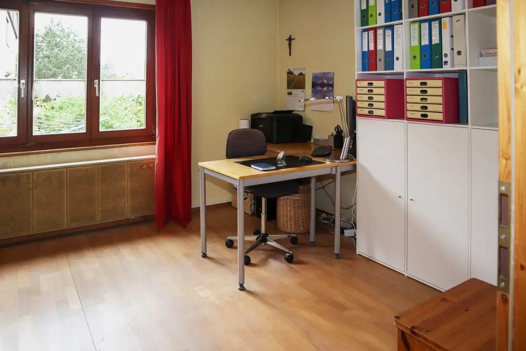 6 &#8211; Zimmer-Einfamilienhaus an sehr ruhiger und sonniger Lage