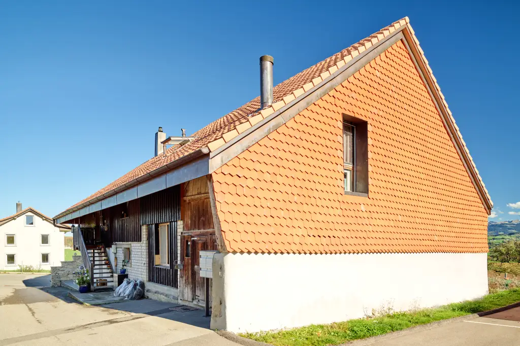 Ferme rénovée avec 3 appartements – rendement ~5% – Villarimboud