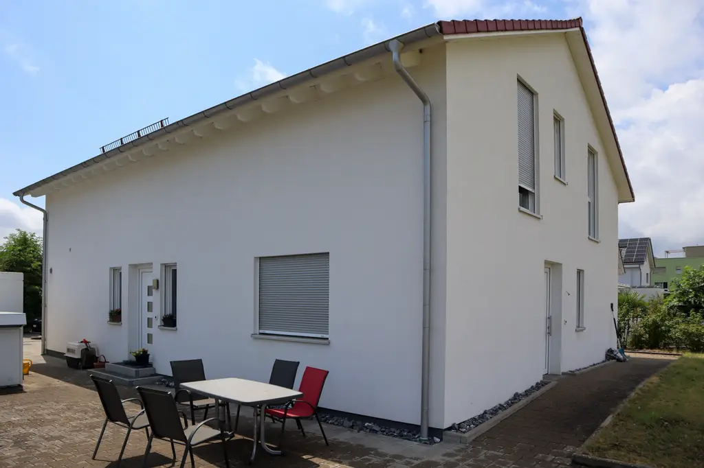 6 ½ &#8211; Zimmer-Einfamilienhaus mit 2 &#8211; Zimmer Einliegerwohnung (rollstuhlgängig) an sehr ruhiger und sonniger Lage