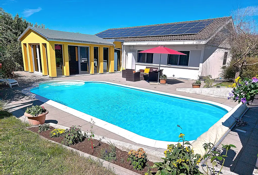 Villa 7,5 p  Corcelles-près-Payerne (VD) – Belle, chaleureuse, au calme, et dans un cocon de verdure