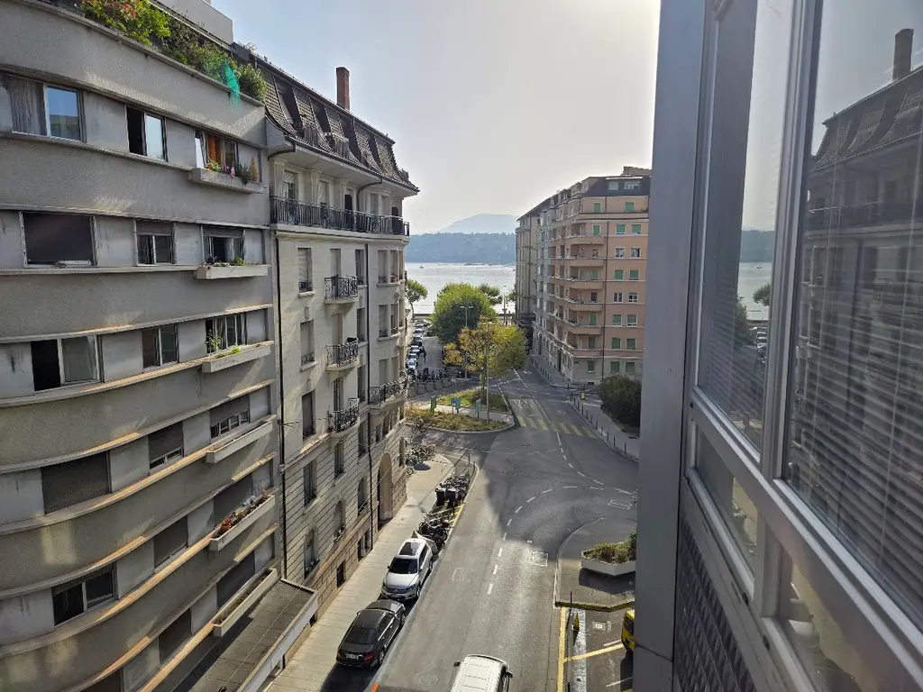 À LOUER SUPERBE APPARTEMENT – 6 PIÈCES – 155 M² GENÈVE – RIVE DROITE – À 100 M DU LAC