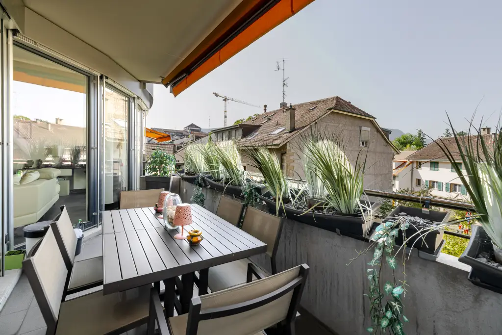 Spacieux appartement traversant de 5 pièces avec terrasse et box fermé à Chêne-Bougeries