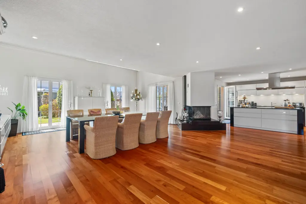 Luxuriöse Villa mit Pooloase und mediterranem Garten – Ihr Traumdomizil in ruhiger Lage