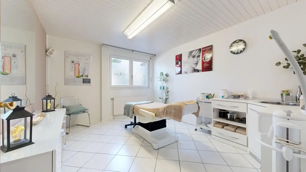 INSTITUT DE BEAUTÉ Á REPRENDRE