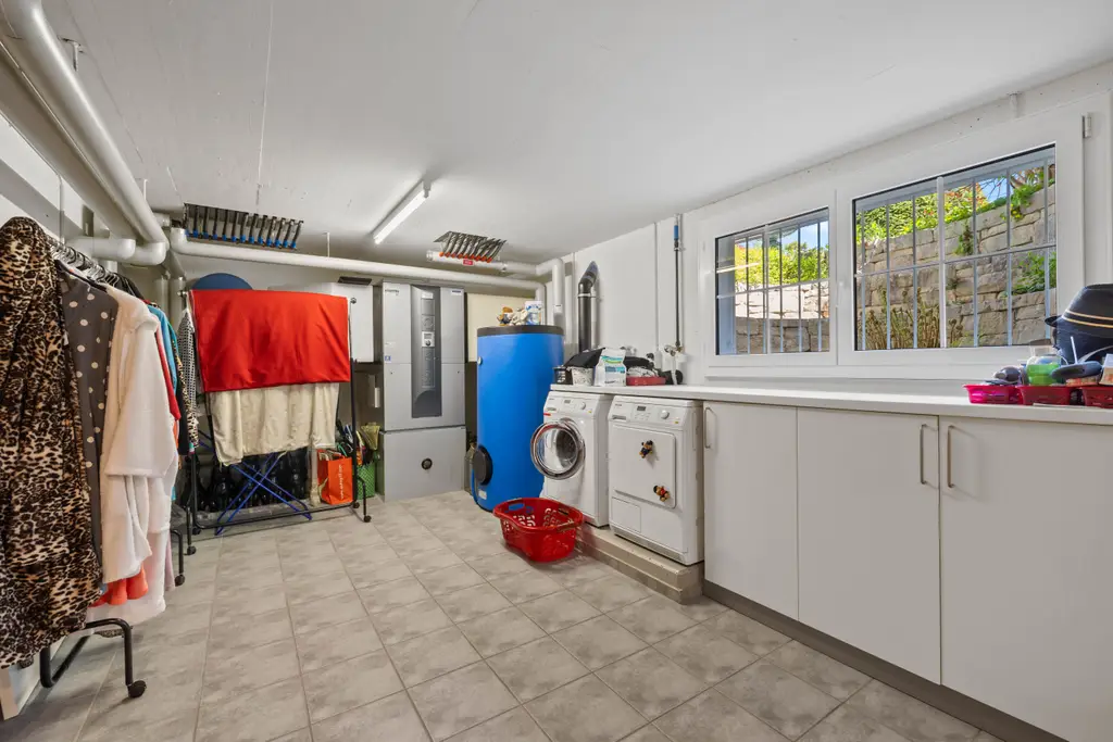 Luxuriöse Villa mit Pooloase und mediterranem Garten – Ihr Traumdomizil in ruhiger Lage