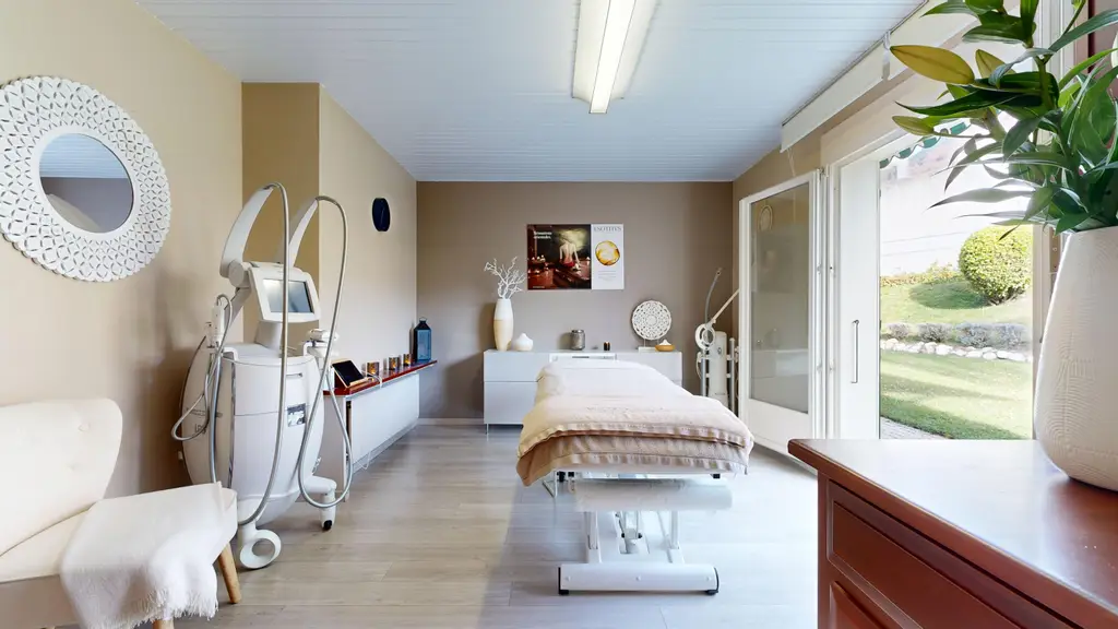 INSTITUT DE BEAUTÉ Á REPRENDRE