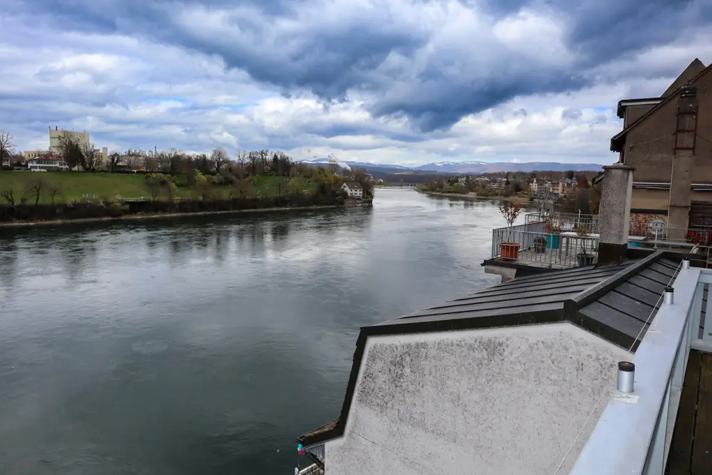 3,5 Zimmer-Altstadtwohnung direkt am Rhein