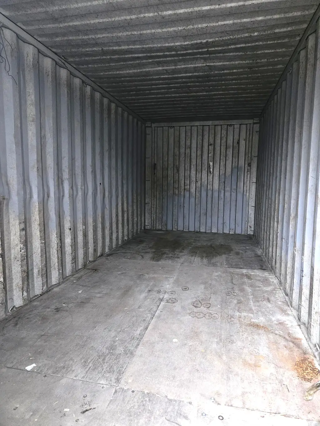 SCHIFFSCONTAINER ALS LAGERFLÄCHE
