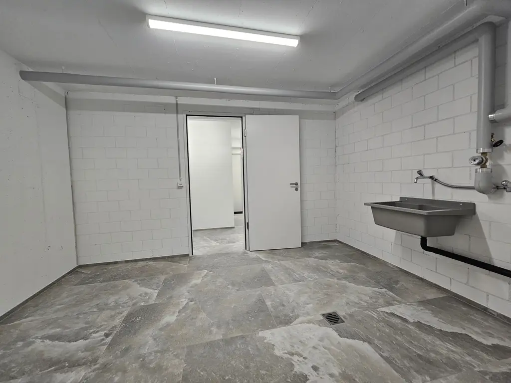 NEUBAU AN TOP LAGE (WHG-B) MIT GROSSZÜGIGER SITZPLATZ 88M2 UND MIT EIGNE WASCHKÜCHE UND KELLER (23 m2)