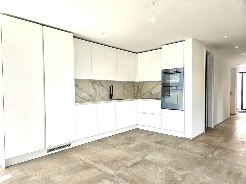 NEUBAU AN TOP LAGE (WHG-B) MIT GROSSZÜGIGER SITZPLATZ 88M2 UND MIT EIGNE WASCHKÜCHE UND KELLER (23 m2)