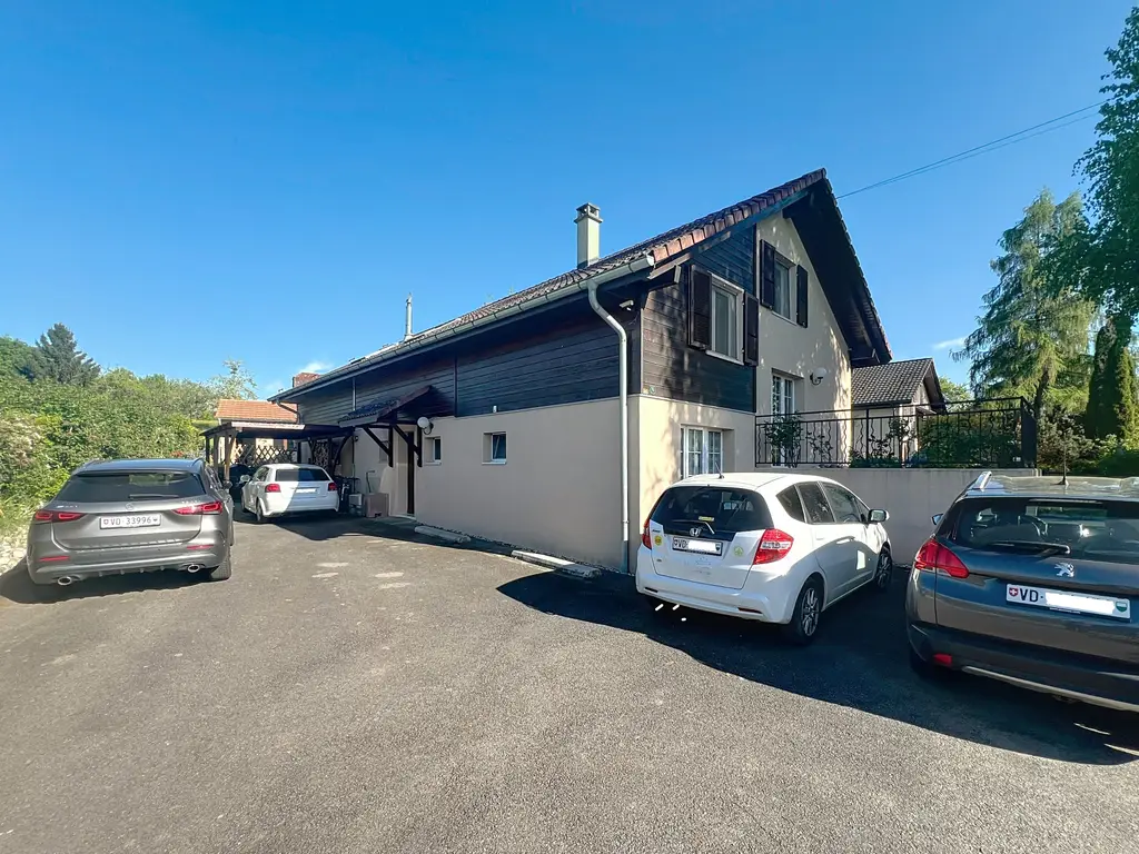 Spacieuse maison soigneusement rénovée, avec studio indépendant, dans un écrin de verdure !