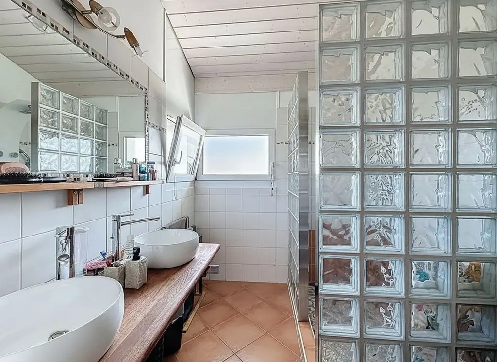 Une propriété unique entre ciel, lac et montagnes