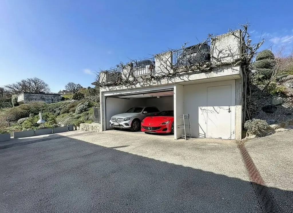 Une propriété unique entre ciel, lac et montagnes