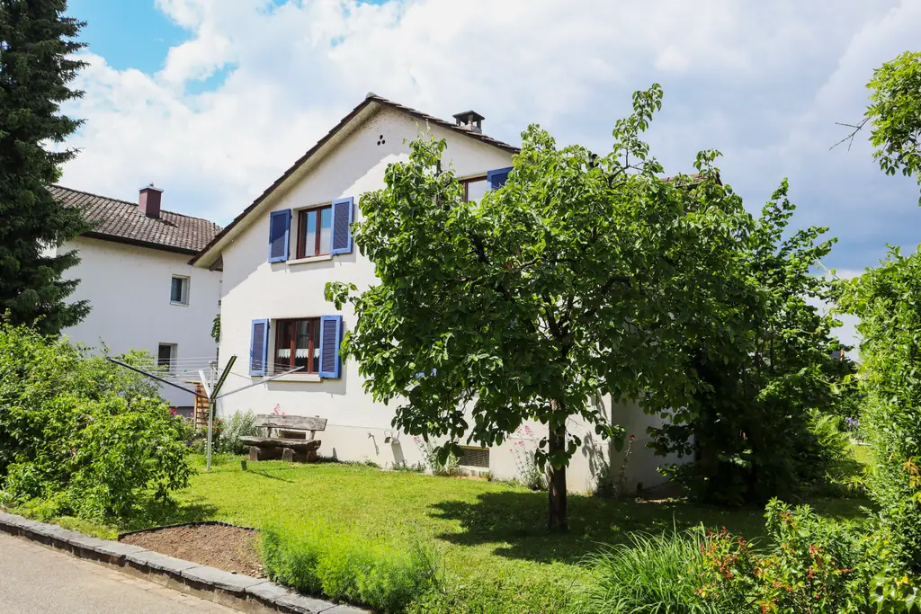 6 &#8211; Zimmer-Einfamilienhaus an sehr ruhiger und sonniger Lage