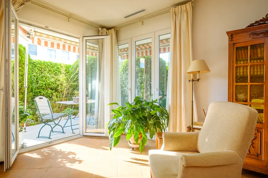 Appartement de 2 chambres à coucher avec jardin