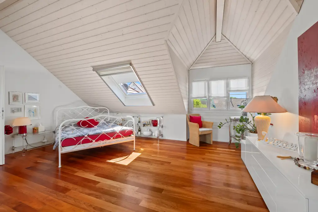 Luxuriöse Villa mit Pooloase und mediterranem Garten – Ihr Traumdomizil in ruhiger Lage