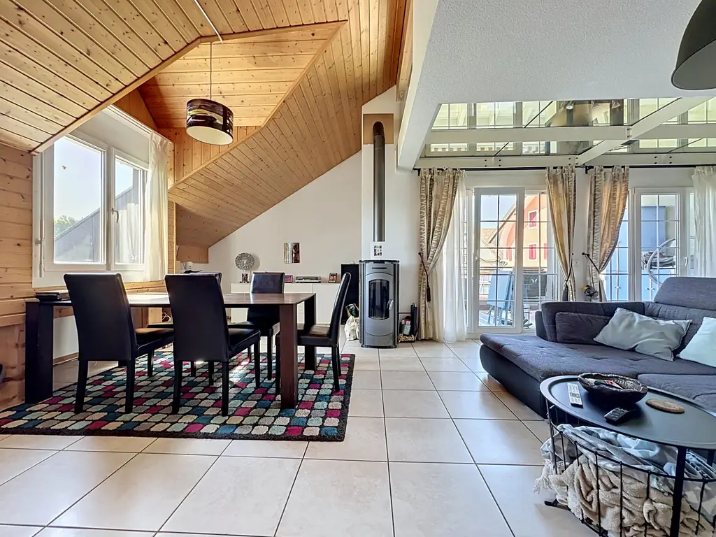 Duplex lumineux aux volumes généreux au cœur de Servion